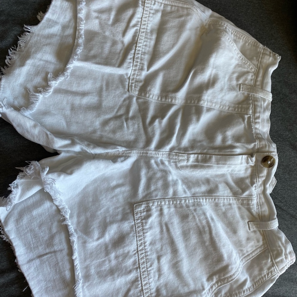 AERIE SIZE MEDIUM SHORTS